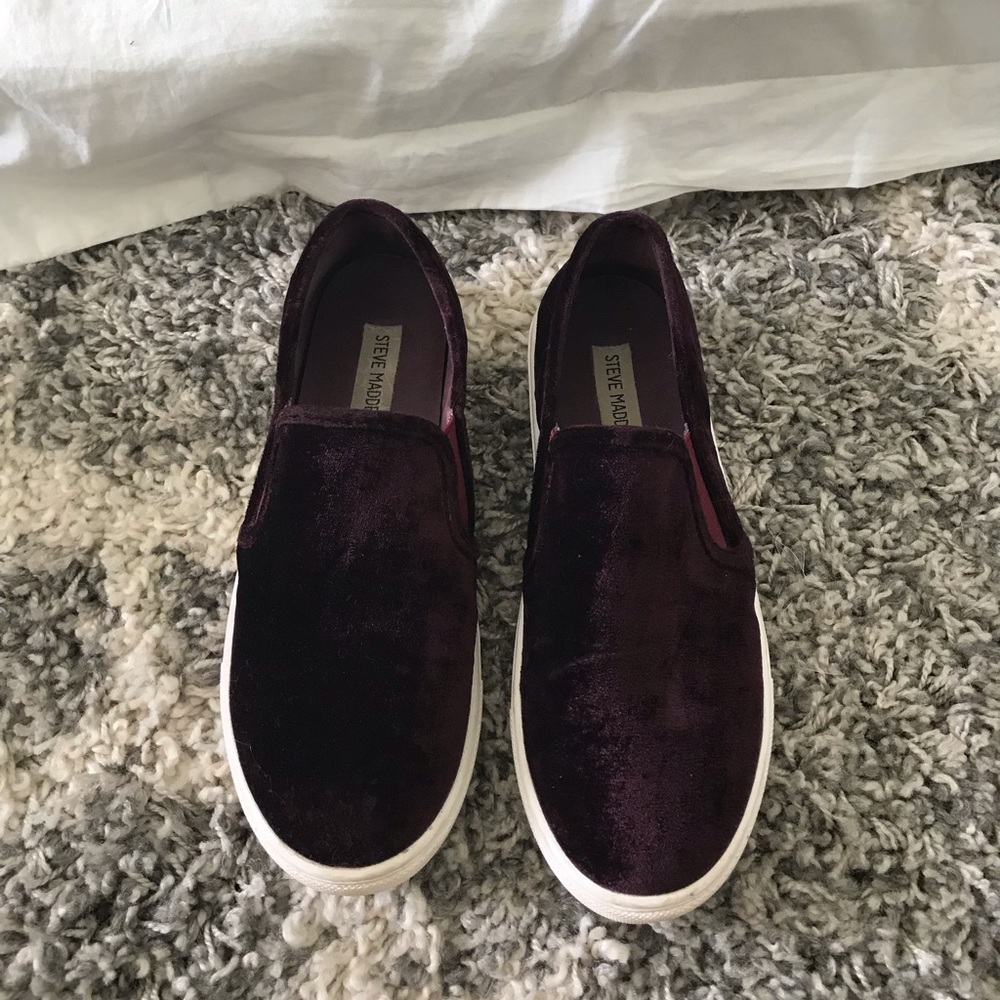 Steve Madden slip ons